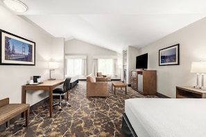 Suite, 2 King Bed, Fireplace (Extended) | Premium bedding, pillowtop beds, desk, laptop workspace - The INN at Gig Harbor (Gig Harbor)