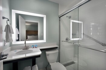 Free toiletries, hair dryer, towels at Seaside Inn Oceanfront