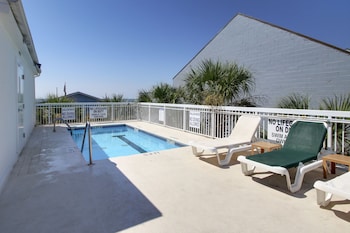 Outdoor pool, sun loungers at Seaside Inn Oceanfront