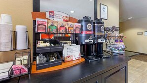 朝食 (テイクアウト)、毎日提供 (無料)