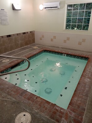 Indoor spa tub