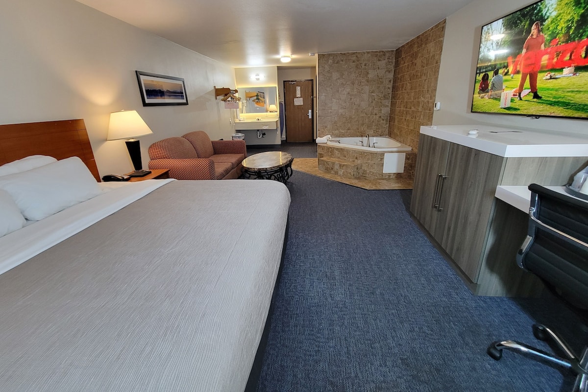 Suite, 1 King Bed, Non Smoking, Jetted Tub | Premium bedding, desk, laptop workspace, blackout drapes
