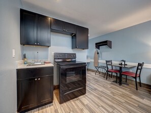 Ruokailu omassa huoneessa