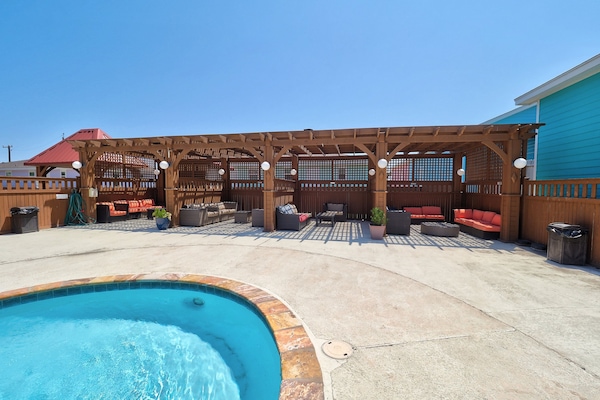 Outdoor pool, open 9:00 AM to midnight, sun loungers