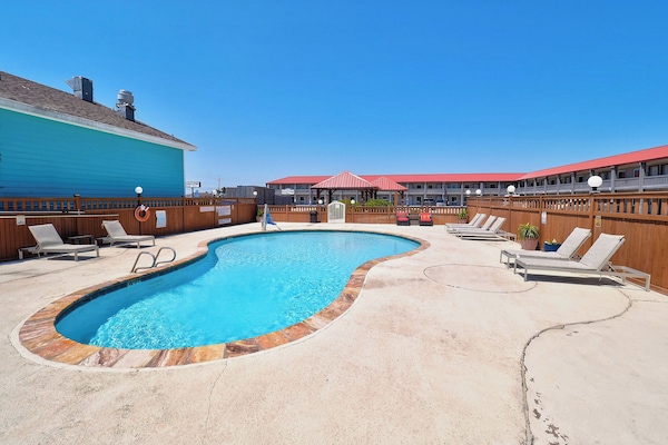 Outdoor pool, open 9:00 AM to midnight, sun loungers