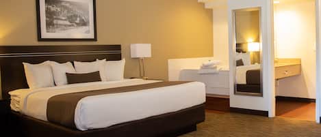 Habitación Deluxe, 1 cama King size, para no fumadores, hidromasaje | Tabla de planchar con plancha, wifi gratis, ropa de cama y despertador