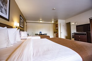 华丽客房, 2 张大床, 无烟房, 简易厨房 | 熨斗/熨衣板、免费 WiFi、床单、闹钟