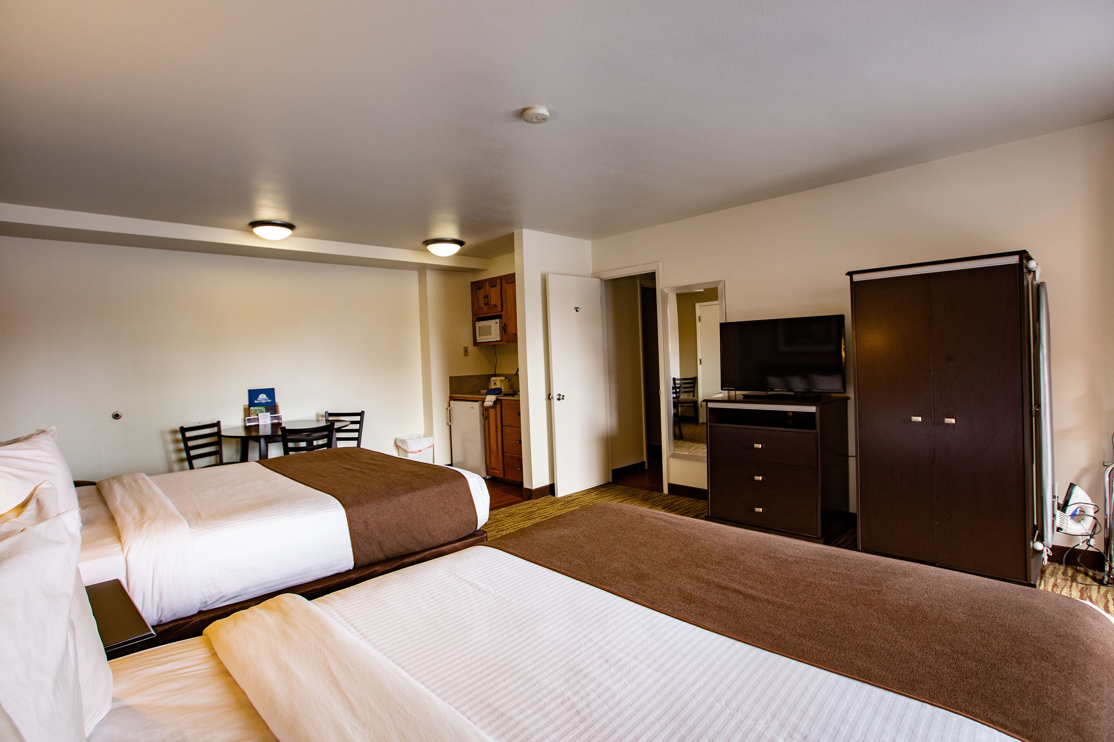 two queen beds kitchenette non smoking | 1 bedroom, iron/ironing board, free wifi, bed sheets