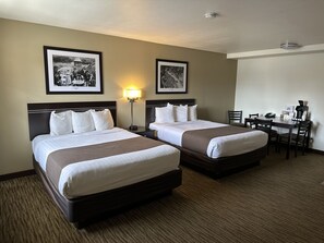 Deluxe-rum - 2 queensize-sängar | Strykjärn/strykbräda, gratis wi-fi, sängkläder och väckarklockor