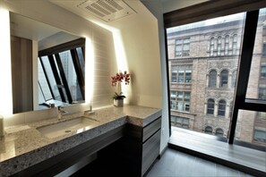 Bathroom sink