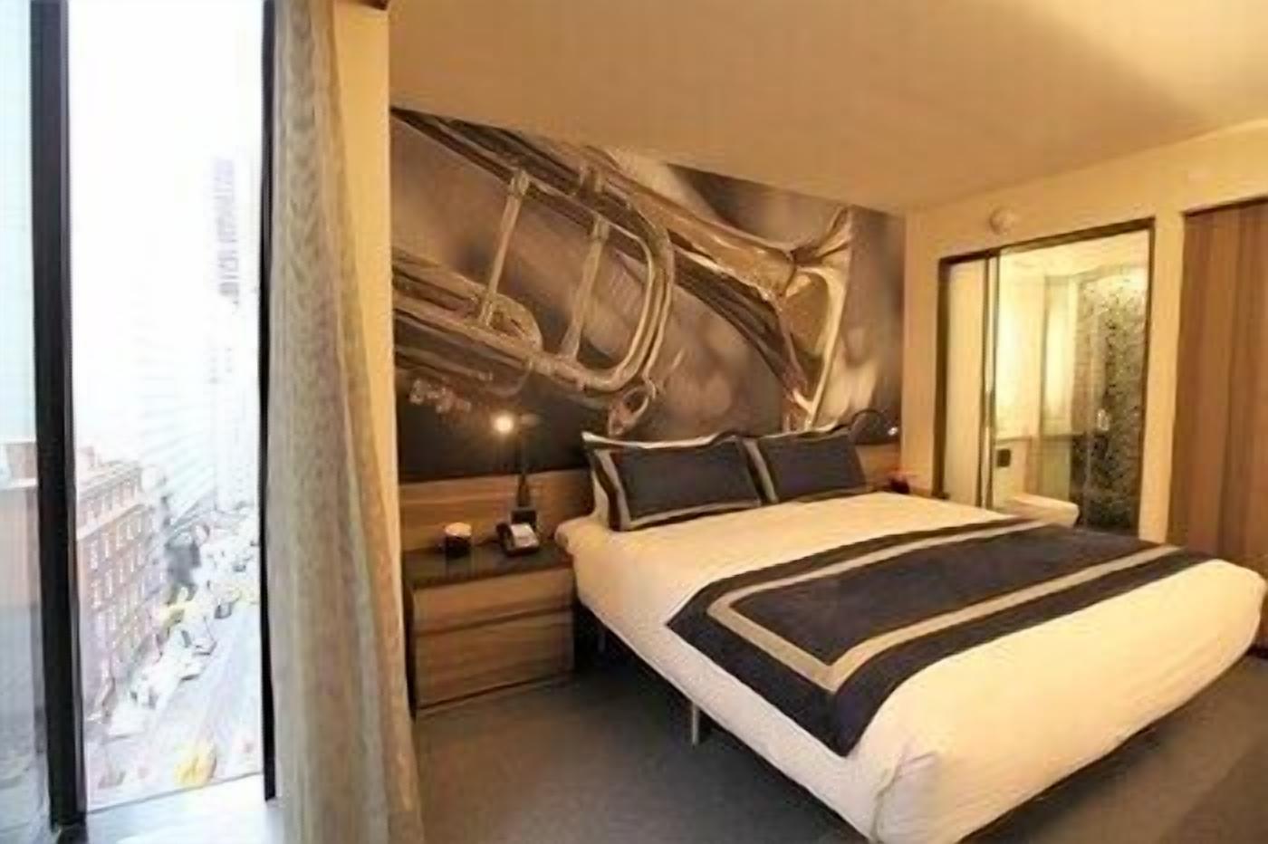 Premium bedding, down comforters, in-room safe, desk