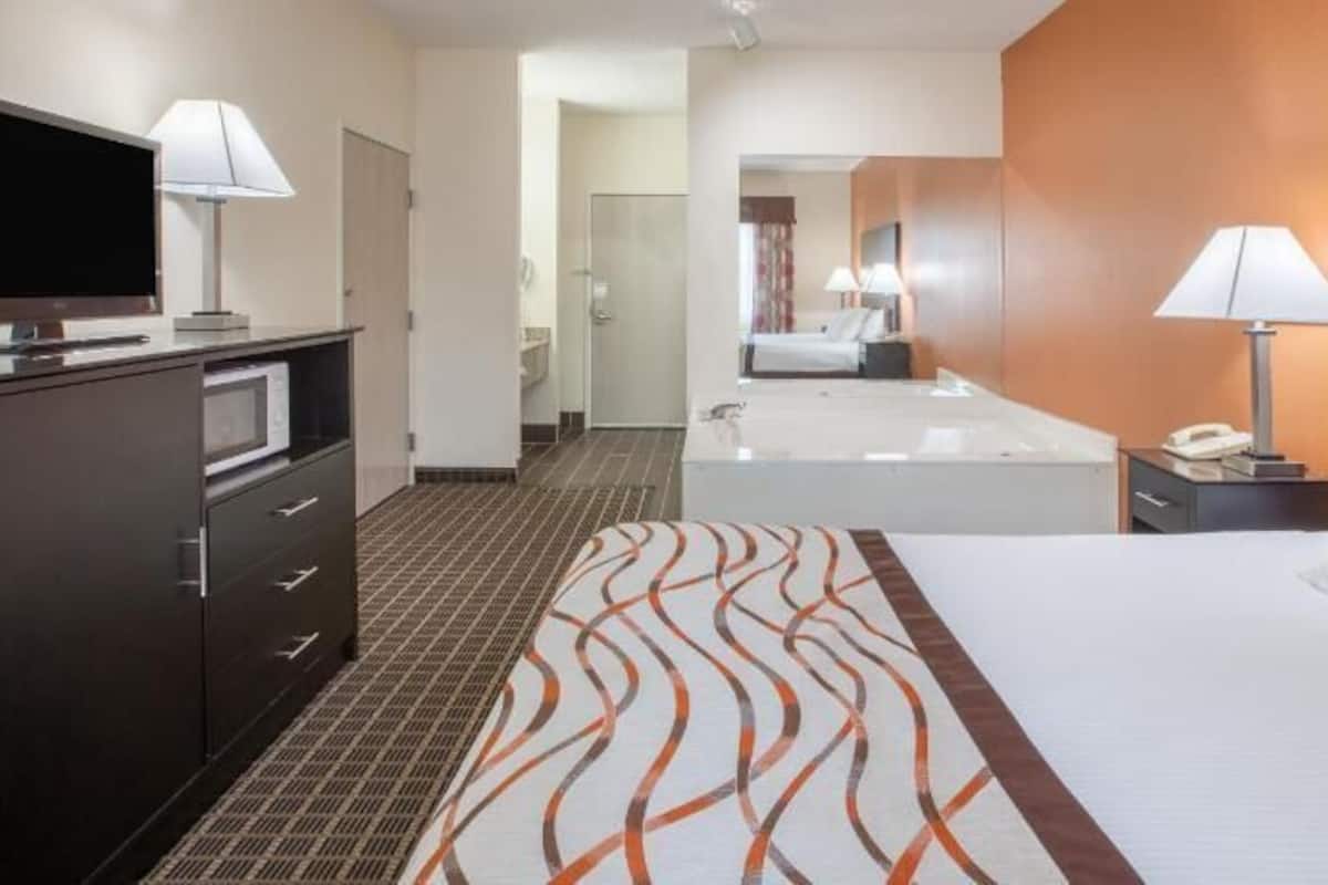 Desk, iron/ironing board, free cribs/infant beds, free WiFi