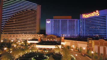 Fassade der Unterkunft – Abend/Nacht