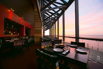 9 restaurants, breakfast, lunch, dinner served; Fusion cuisine at Harrahs Resort Atlantic City