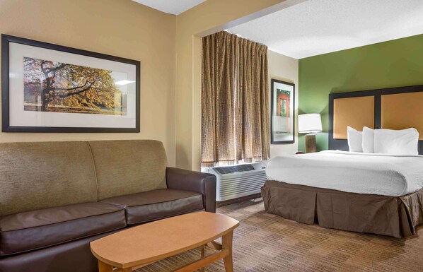 Deluxe Studio, 1 Queen Bed with Sofa bed, Non Smoking | Desk, laptop workspace, blackout drapes, iron/ironing board - Extended Stay America Suites Pittsburgh Airport (Pittsburgh)