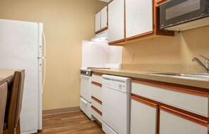 Deluxe Studio, 1 Queen Bed with Sofa bed, Non Smoking | Desk, laptop workspace, blackout drapes, iron/ironing board