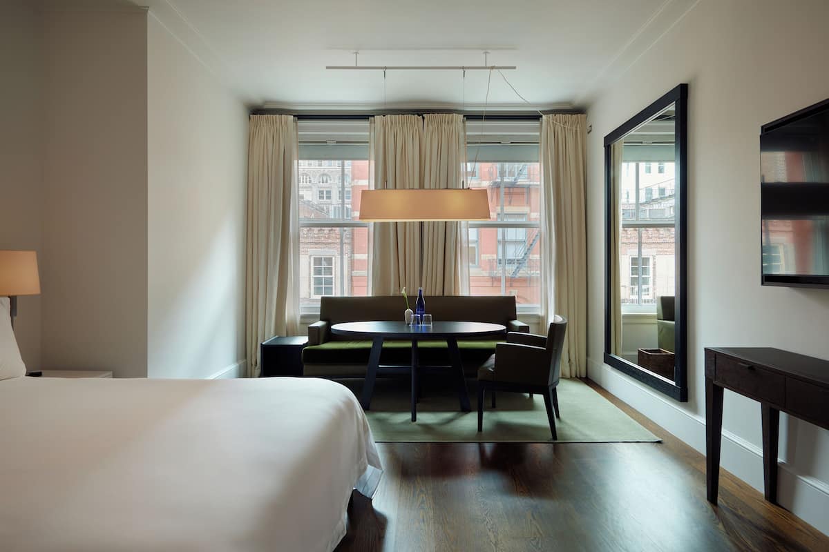 Mercer Deluxe | 1 bedroom, hypo-allergenic bedding, down comforters, pillowtop beds