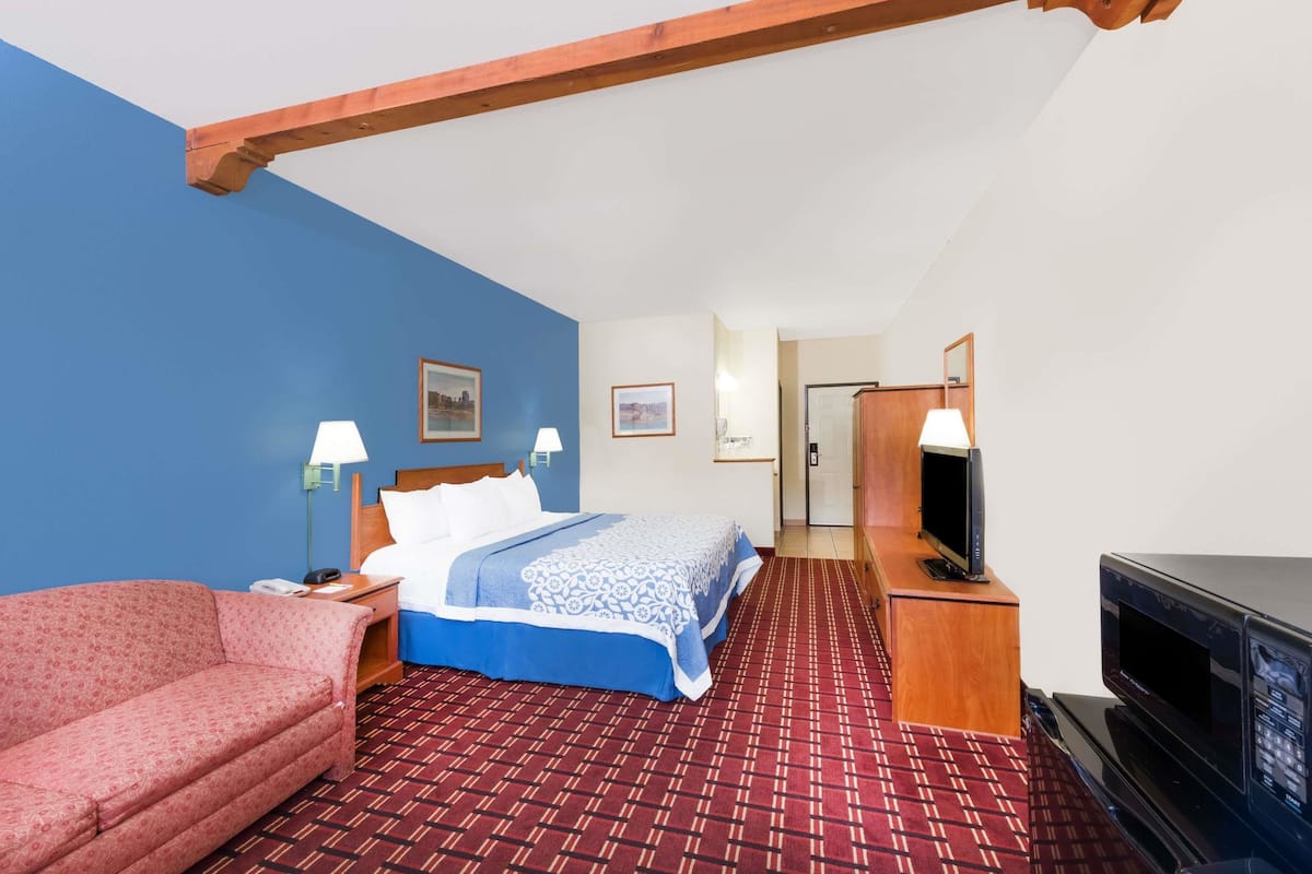 Studiosuite, 1 kingsize-seng, ikke-røyk | Blendingsgardiner, strykejern/-brett og barnesenger (inkludert)