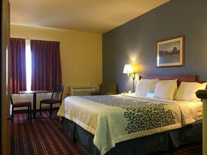 Blackout curtains, iron/ironing board, free cots/infant beds - Days Inn & Suites by Wyndham Lordsburg (Lordsburg)