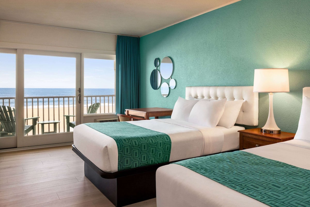 Habitación, 2 camas dobles, no fumadores (Ocean Front View) | Escritorio, cortinas opacas, tabla de planchar con plancha