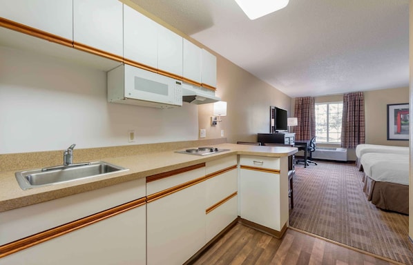 Studio, 2 Doppelbetten, Nichtraucher | Schreibtisch, laptopgeeigneter Arbeitsplatz, Bügeleisen/Bügelbrett