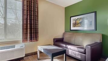 Schreibtisch, laptopgeeigneter Arbeitsplatz, Bügeleisen/Bügelbrett