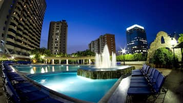 Indoor pool, outdoor pool