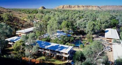 Heavitree Gap Outback Lodge