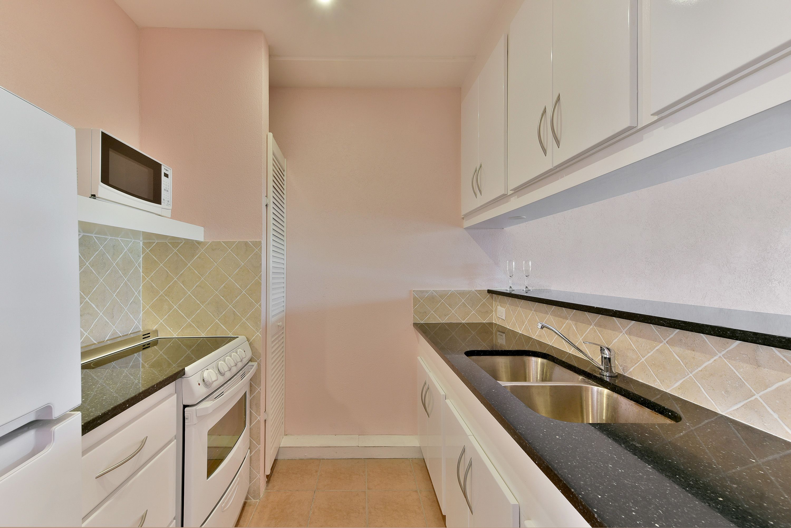 superior apartment, pool view | private kitchen | electric kettle