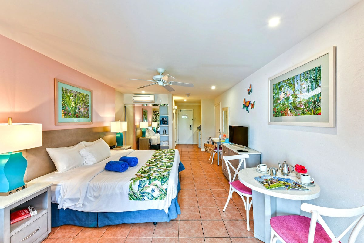 1 bedroom, in-room safe, individually decorated, individually furnished