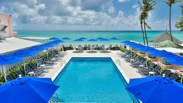 2 buitenzwembaden, parasols voor strand/zwembad