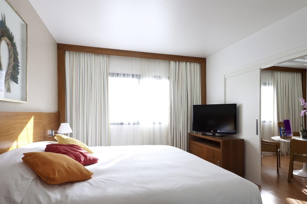 Minibar, in-room safe, desk, blackout drapes