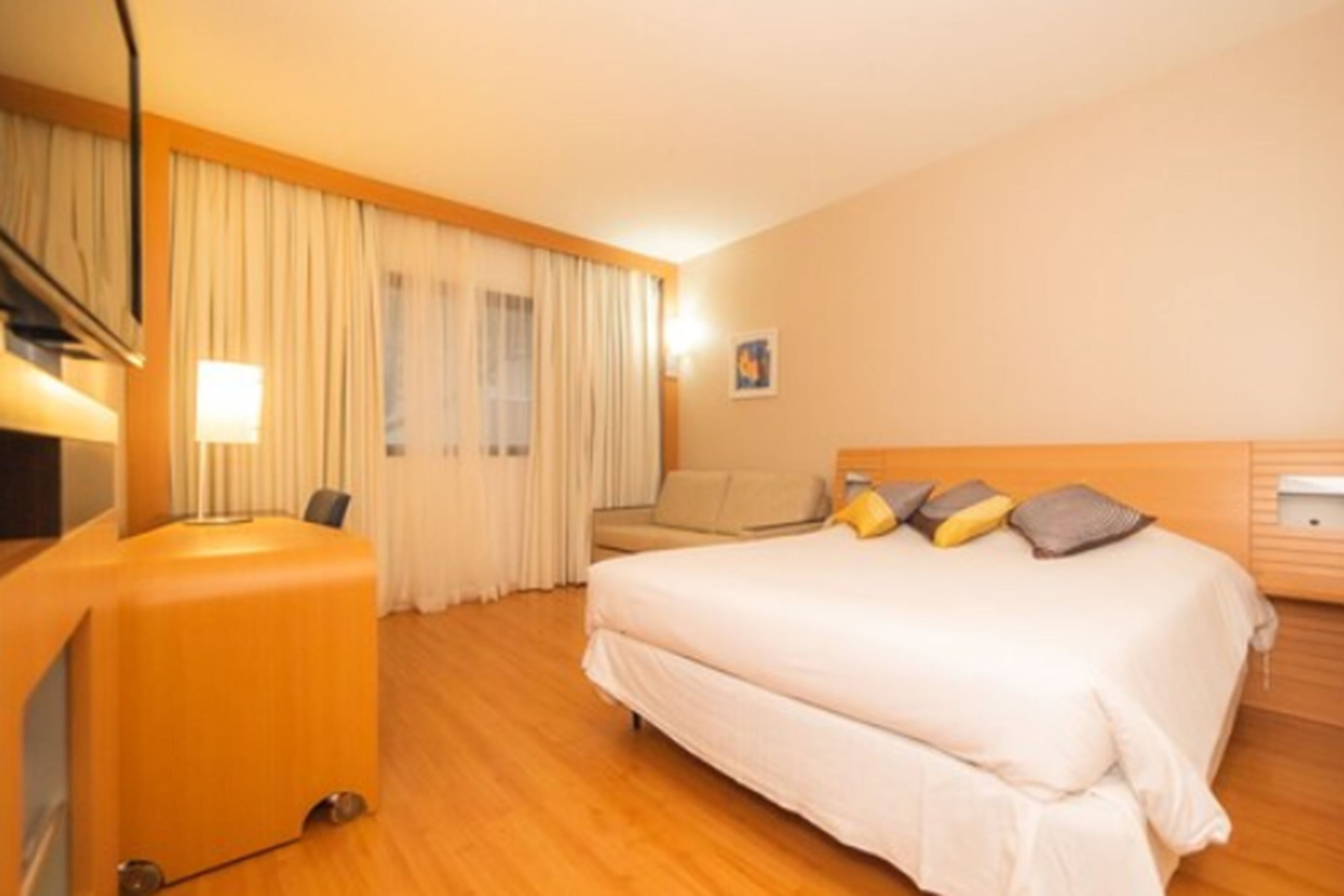 superior apartment, 1 double bed with sofa bed | minibar, in-room safe, desk, blackout curtains