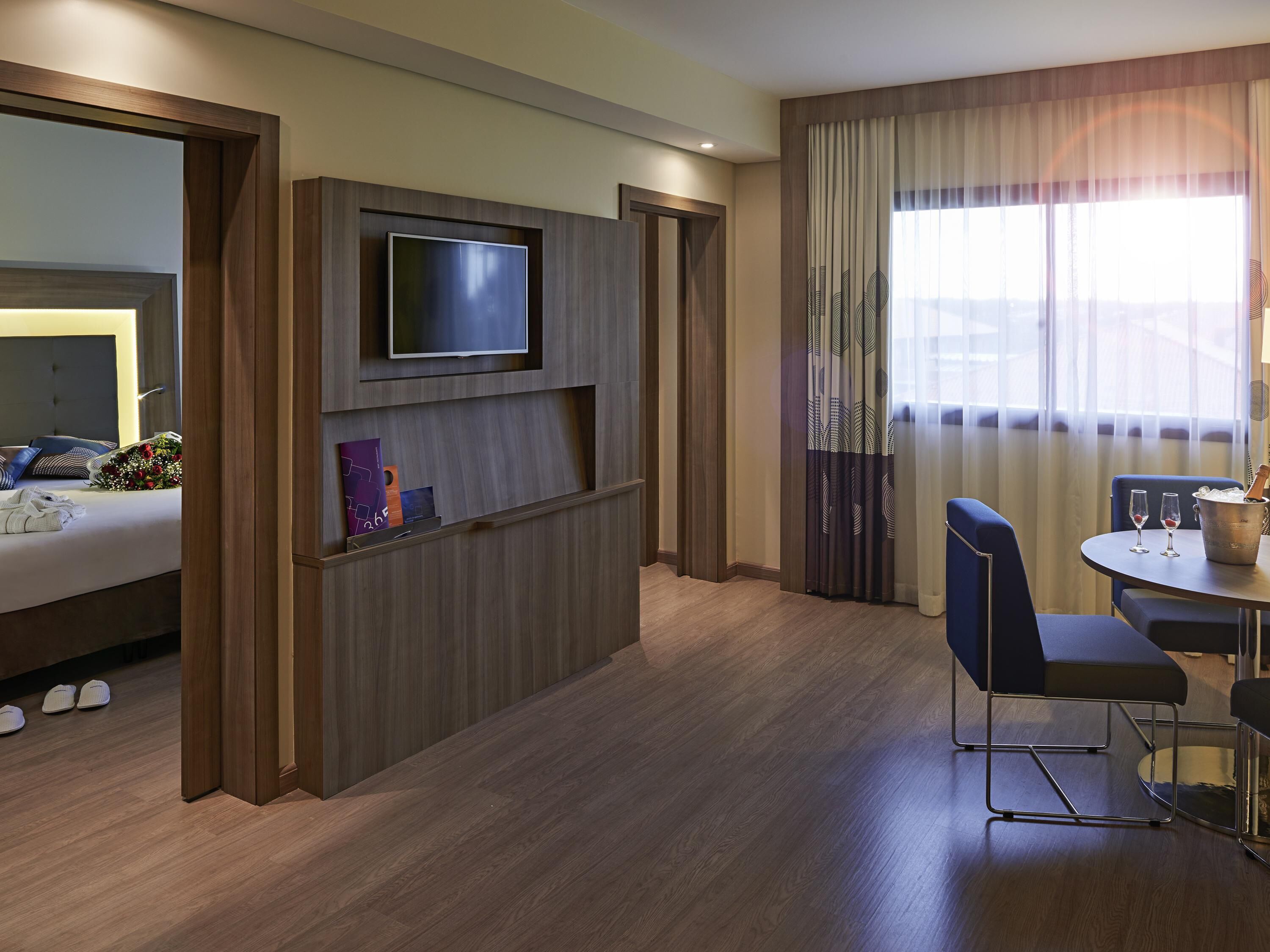 Presidentiële suite, 1 kingsize bed | Een minibar, een kluis op de kamer, een bureau, verduisterende gordijnen