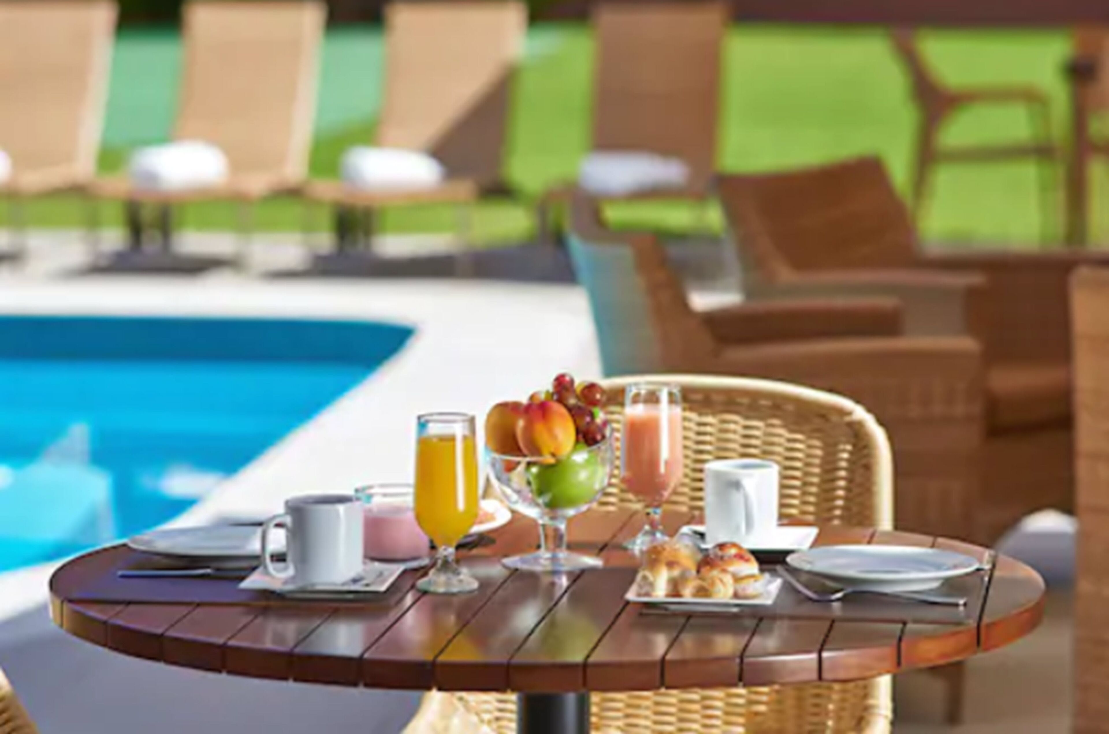 outdoor pool, open 8:00 am to 8:00 pm, pool loungers