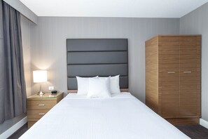 Standard Room, 1 Queen Bed | 1 bedroom, desk, blackout drapes, iron/ironing board