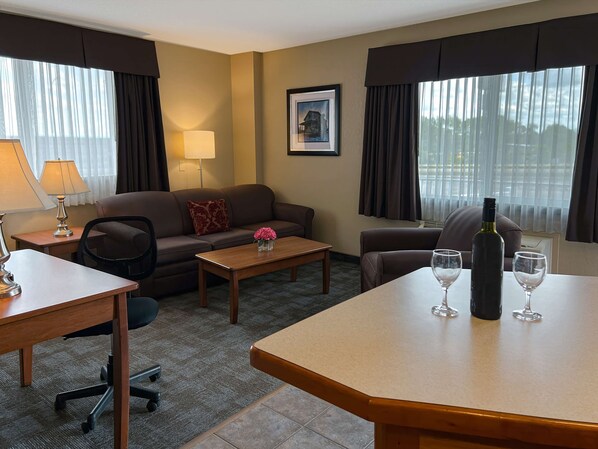 Desk, laptop workspace, blackout drapes, iron/ironing board - Coast Swift Current Hotel (Swift Current)