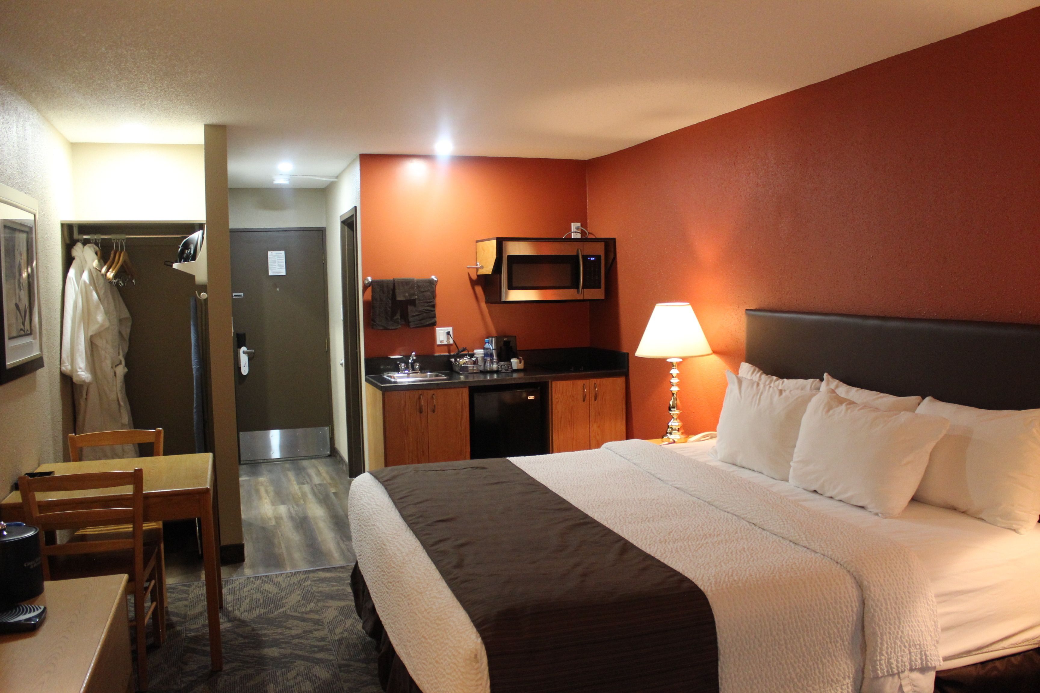 fridge, microwave, coffee/tea maker