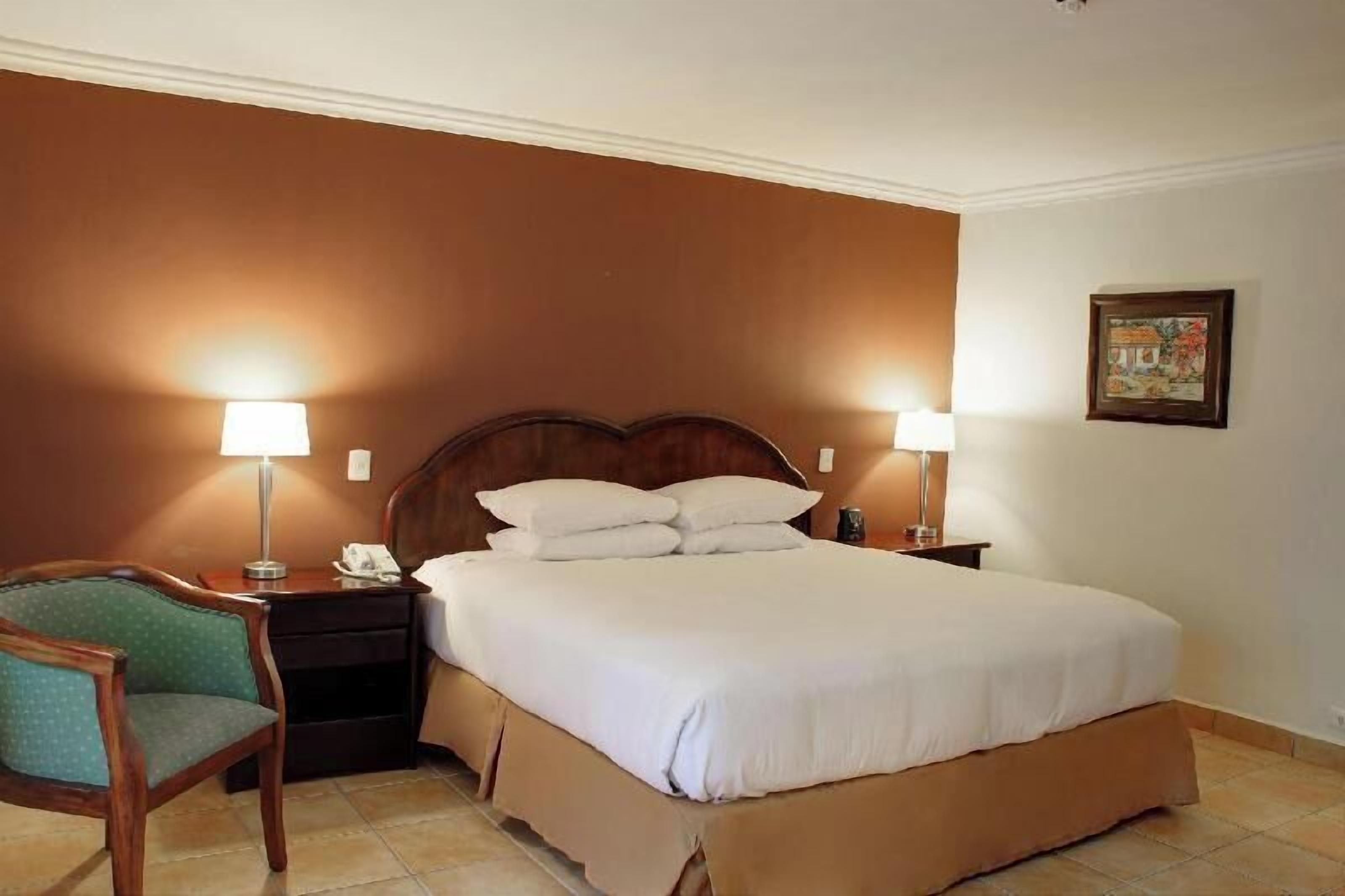 Hypo-allergenic bedding, in-room safe, desk, blackout curtains