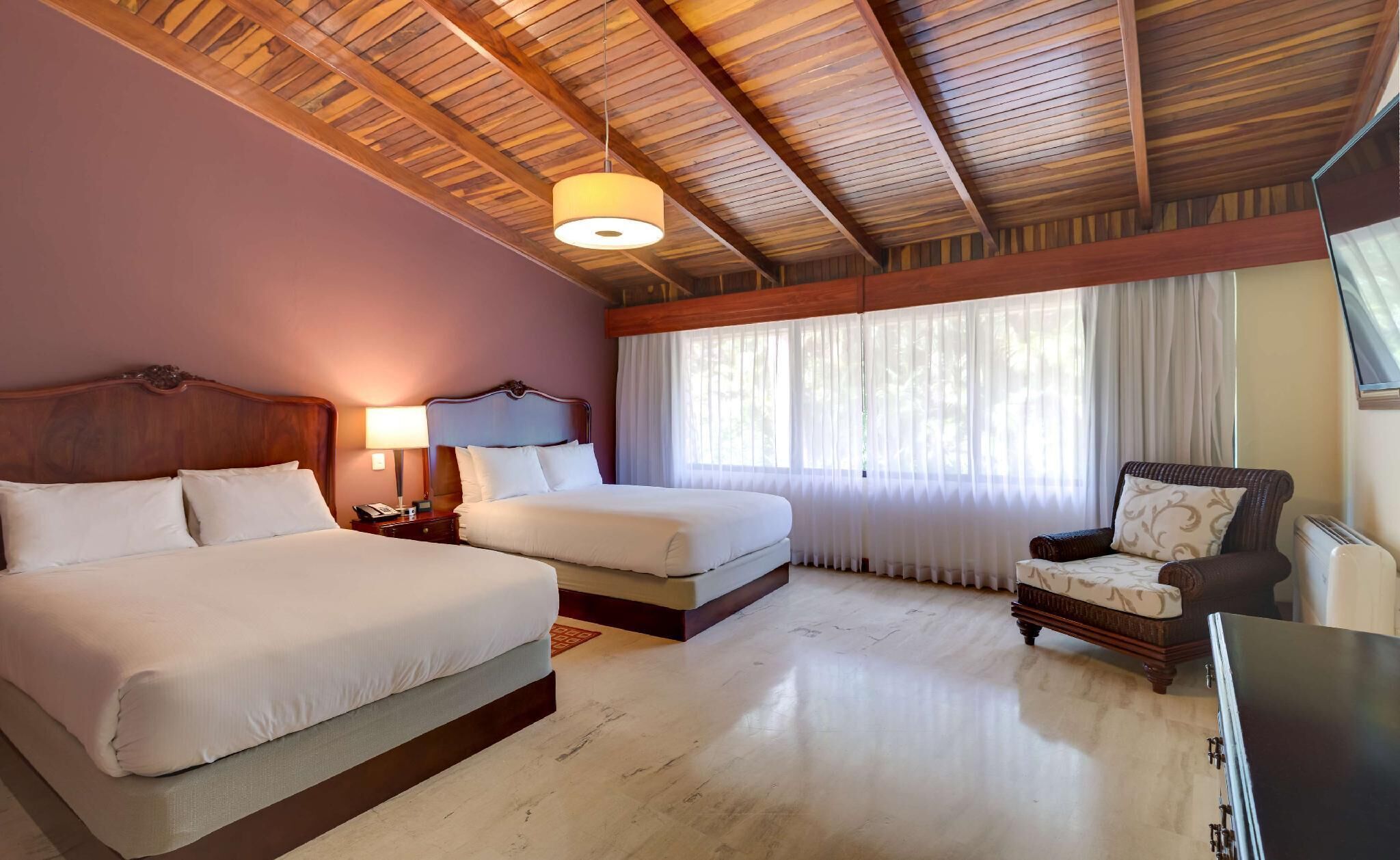 Hypo-allergenic bedding, in-room safe, desk, blackout curtains