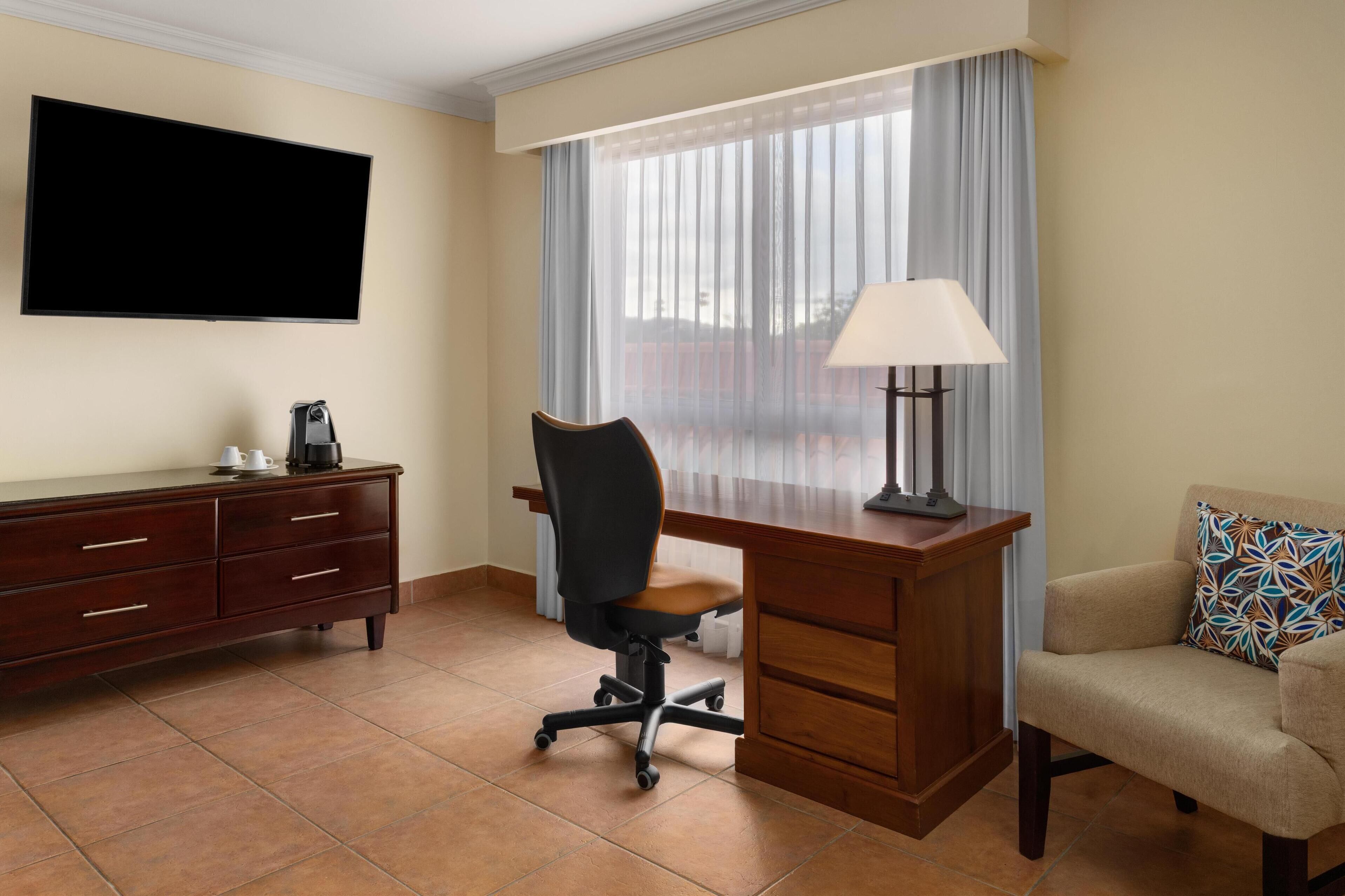 executive room, club lounge access | hypo-allergenic bedding, in-room safe, desk, blackout curtains