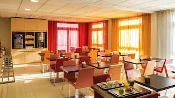 Desayuno buffet todos los días (con cargo)
