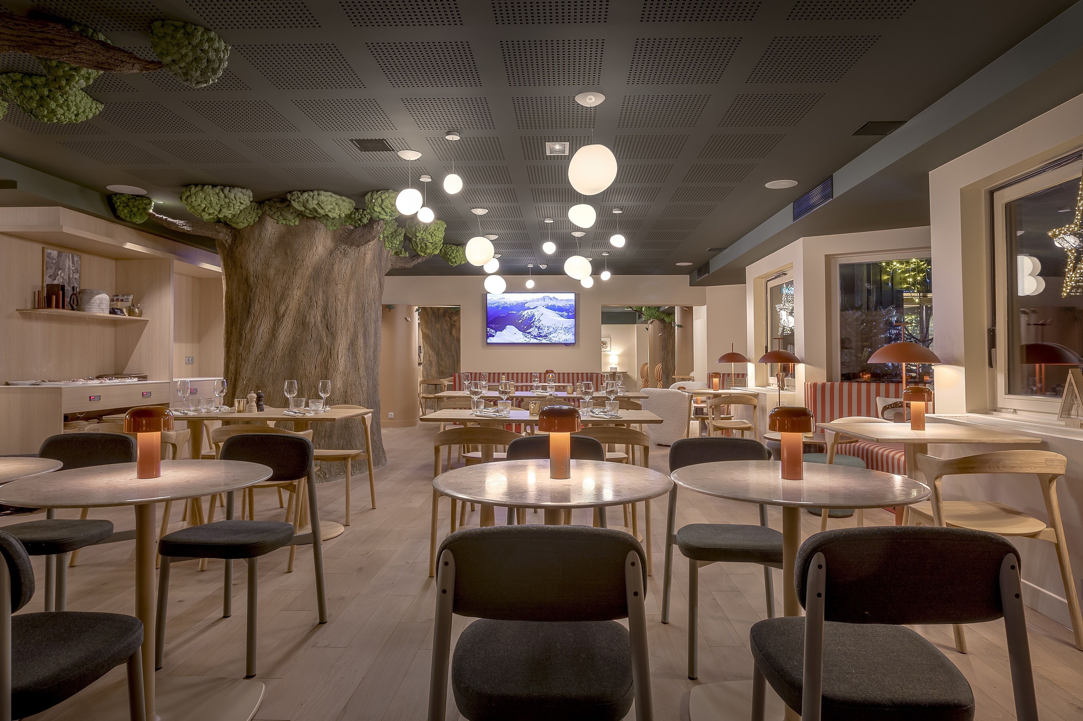 breakfast, lunch, dinner served; regional cuisine