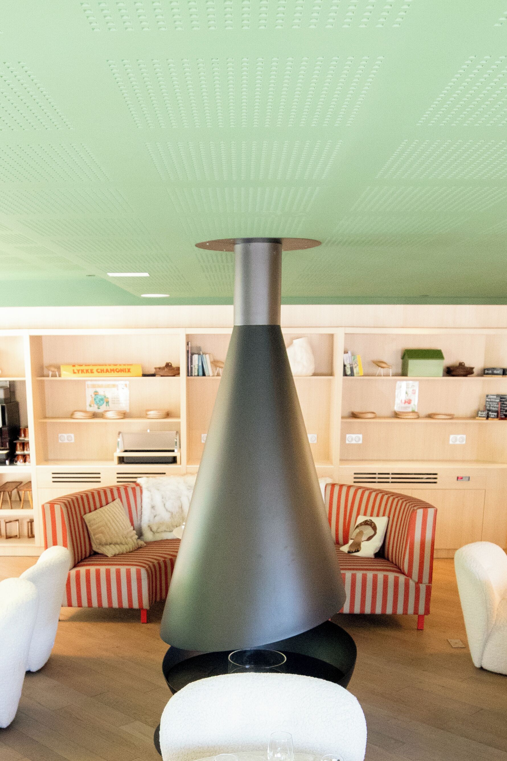 breakfast, lunch, dinner served; regional cuisine