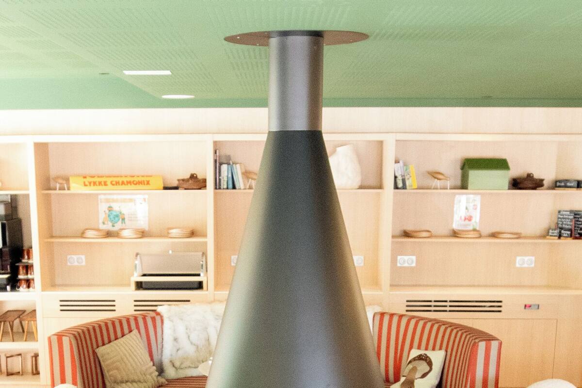 breakfast, lunch, dinner served; regional cuisine