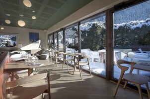 Breakfast, lunch, dinner served; Regional cuisine 