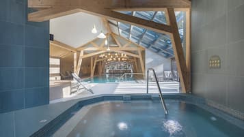 Indoor spa tub