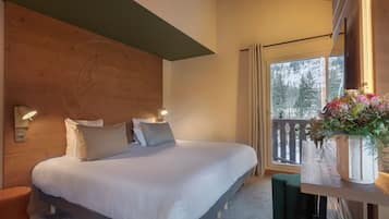 Kamar Double | Seprai premium, tempat tidur Select Comfort, brankas, dan meja kerja