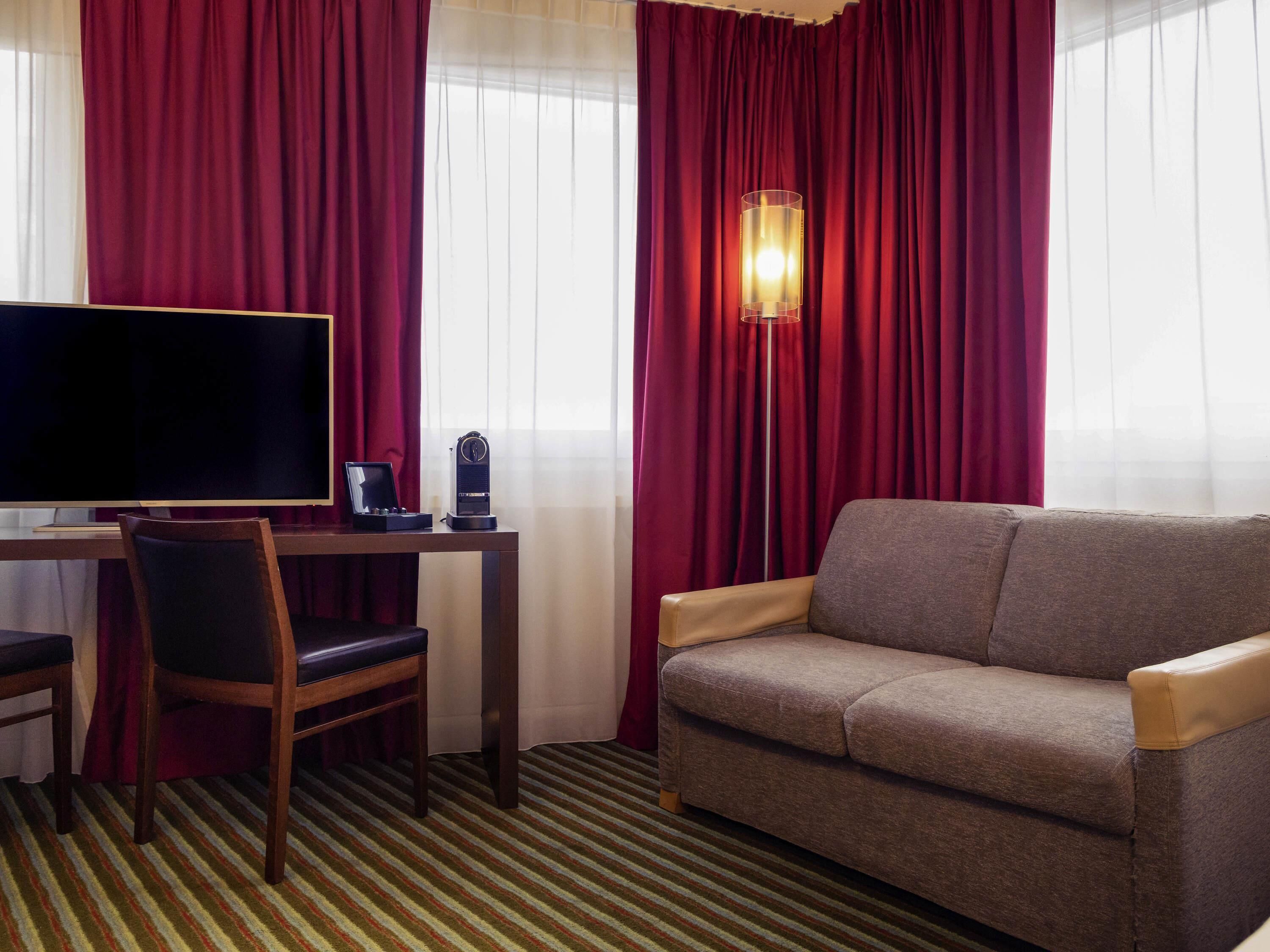 Rom – superior, 1 dobbeltseng med sovesofa | Sengetøy av topp kvalitet, memory foam-senger og safe på rommet