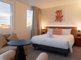 Privilege, Room, 1 Double Bed | Premium bedding, memory foam beds, in-room safe, soundproofing